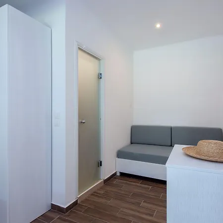 Anita 3* Perama (Corfu)